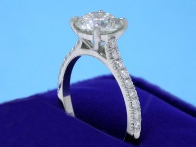 Round cut 1.80 carat I SI1 in 0.26 tcw Pave Ring